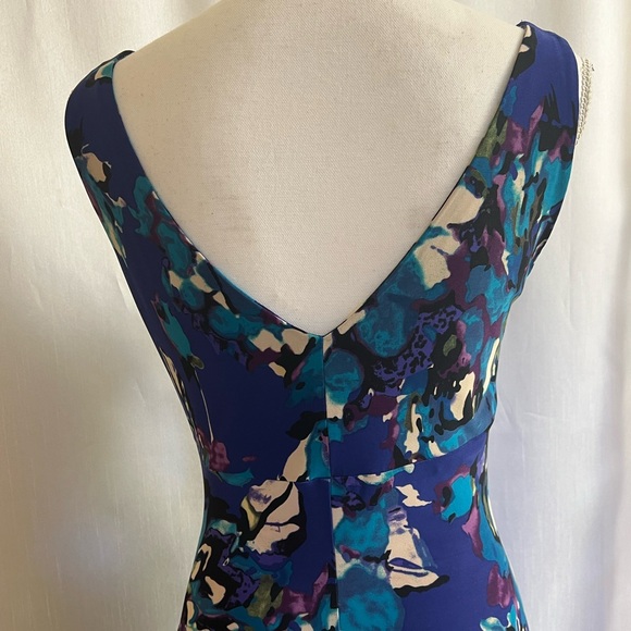 Stretchy, beautiful, V-neck, multiple colored dress - Picture 6 of 11